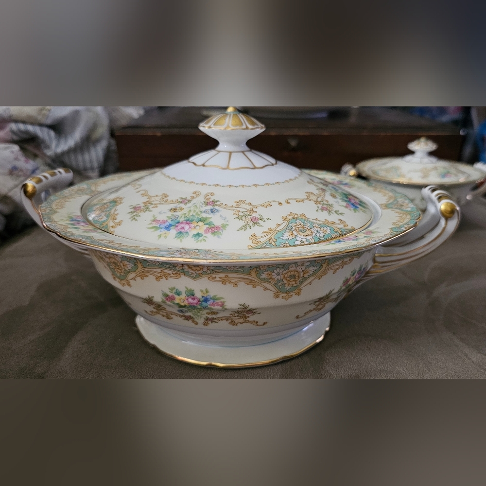 Noritake China 7.25” Japan Serving Bowl With Lid “Janice”
